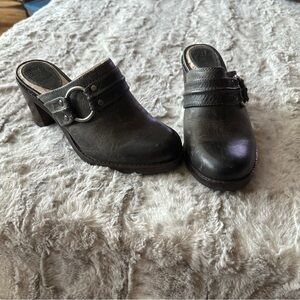 FRYE Women's Black Leather Mules - never worn